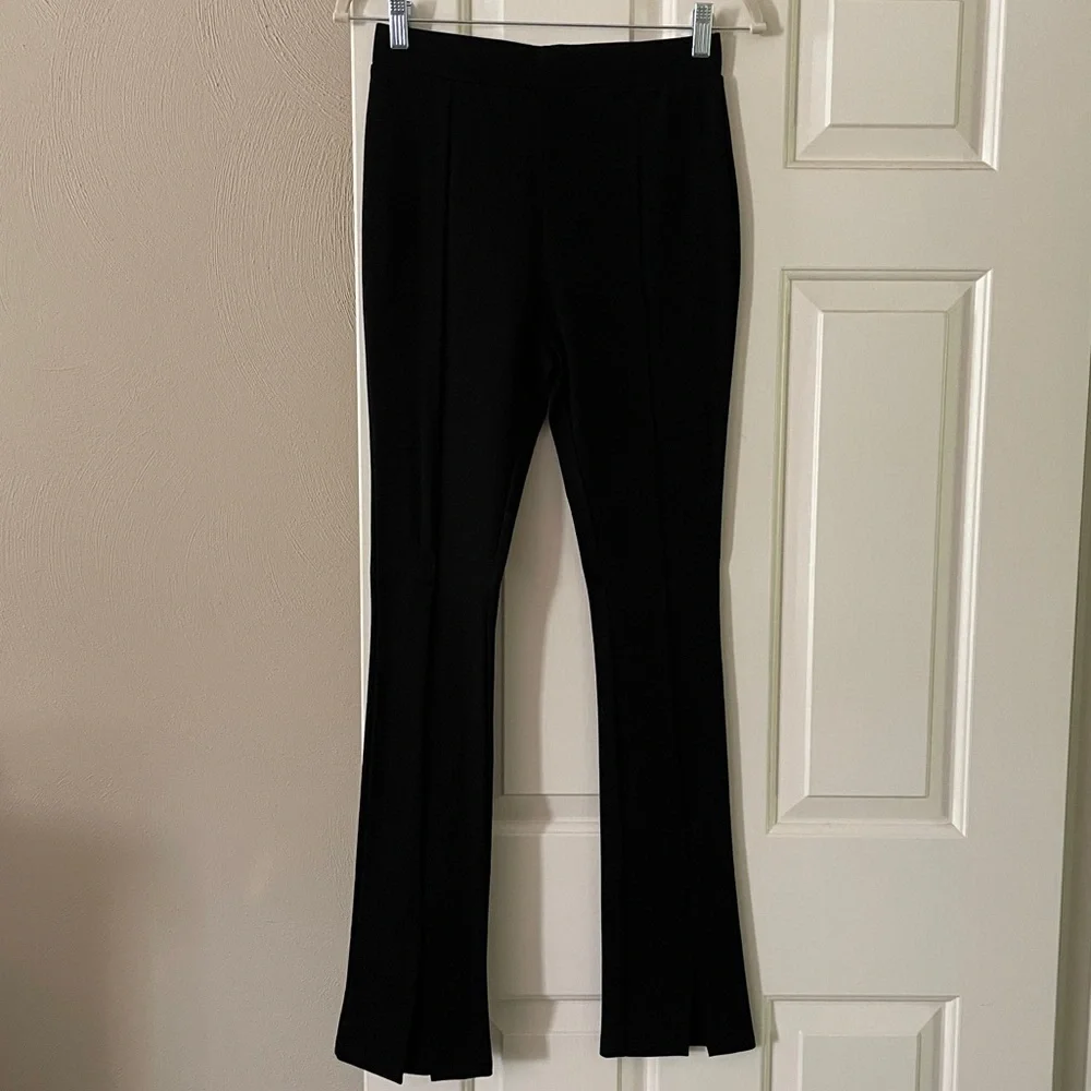 NWOT A Love Like You Women’s Split Leggings. Size Medium.
